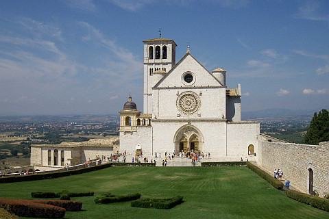 basilica di san francesco in assisi, vista frontale