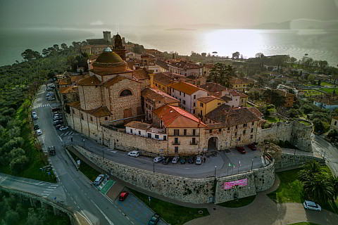 vista aerea di castiglione del lago